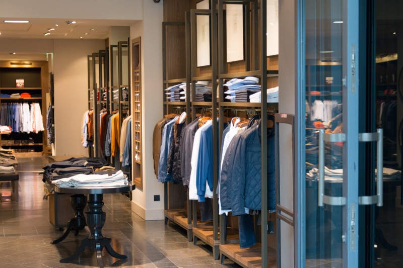 boutique-FIGANIERES-min_shop_clothes_clothing_shopping_mall_shopping_kielce_crown_poland-862477